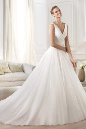 Yesel wedding dress by Pronovias front view