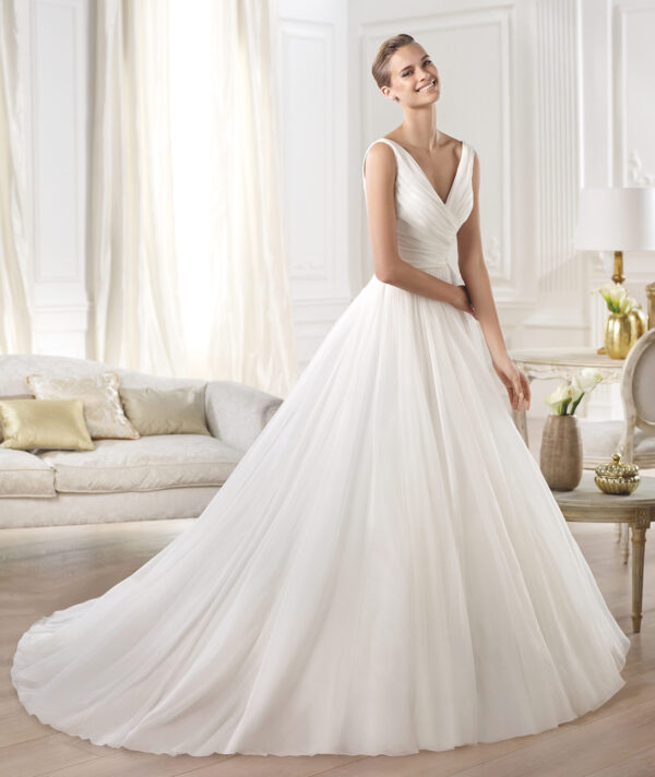 Yesel wedding dress by Pronovias front view