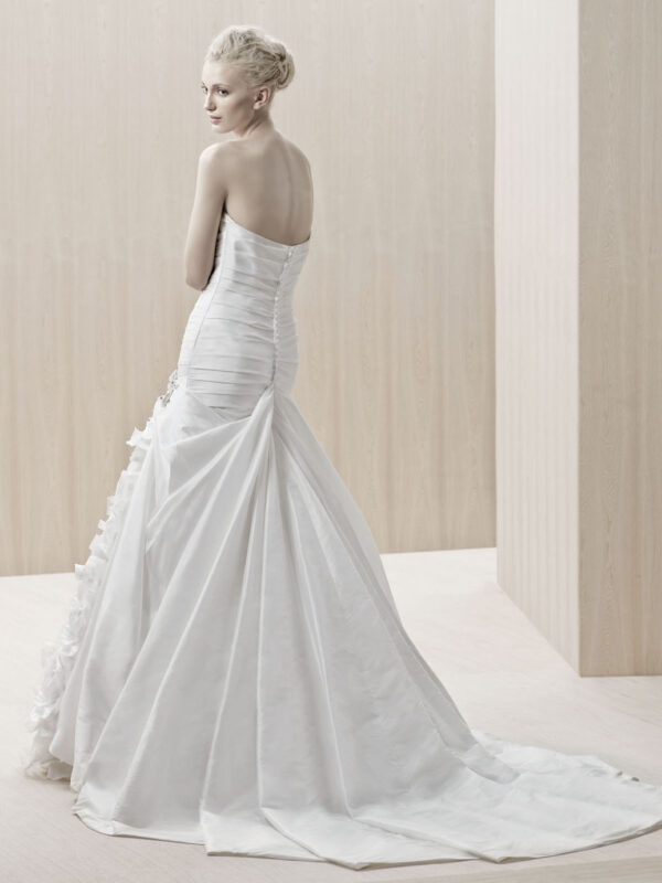 edinburgh by enzoani wedding dress