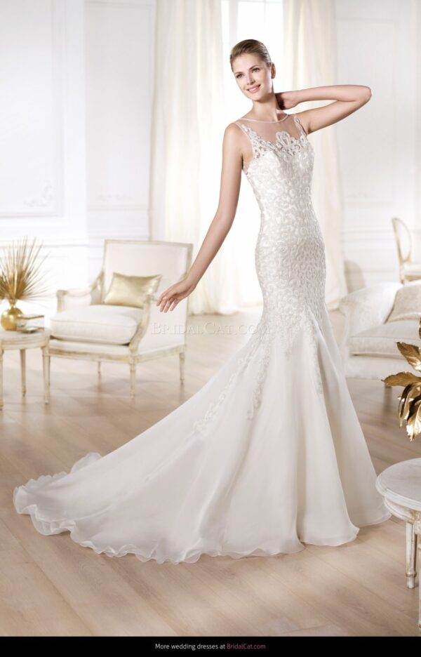 front view of Yariella wedding dress by Pronovias