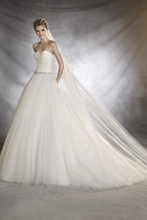 Front view of Ovalia wedding dress by Pronovias