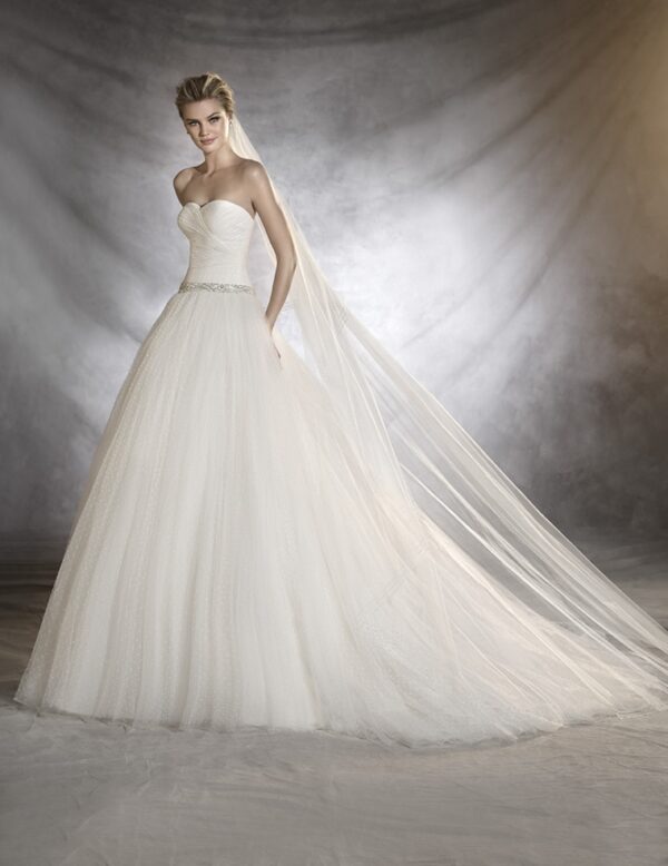 Front view of Ovalia wedding dress by Pronovias