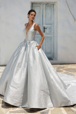 Front view of 8970D wedding dress by Justin Alexander