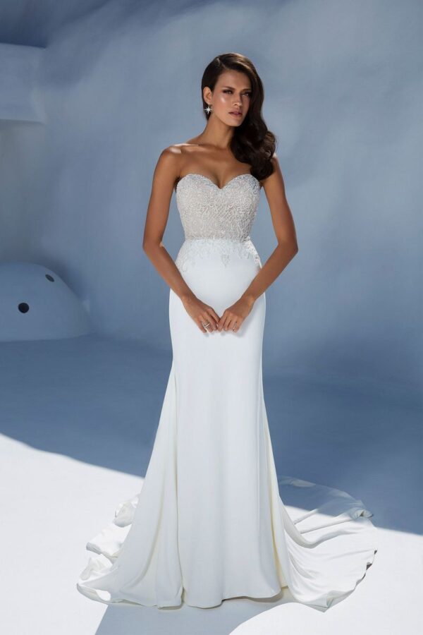 88004 wedding dress by Justin Alexander front view