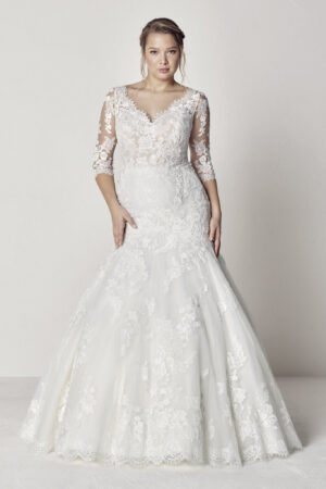 Evelyn Pronovias Plus size wedding dress