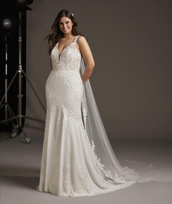 Alcyone by Pronovias alt view