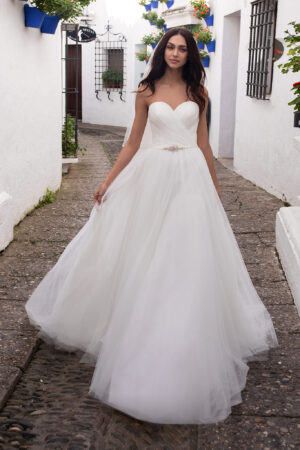 Themisto wedding dress by Pronovias full view