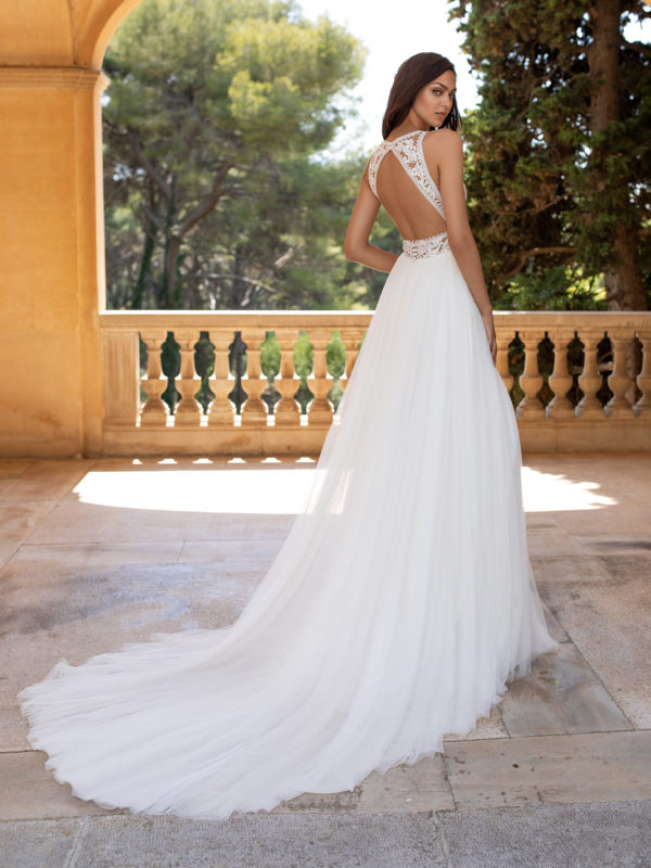 Espiga wedding dress by Pronovias Bridal back view