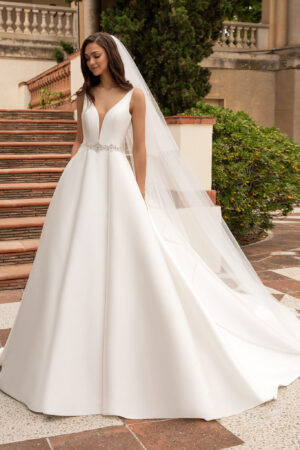 Malena wedding dress by Pronovias Bridal alt view