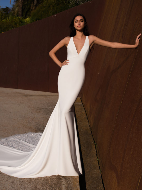 Aquila wedding dressby Provonovias Bridal alt view 2