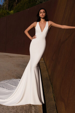 Aquila wedding dressby Provonovias Bridal alt view 2