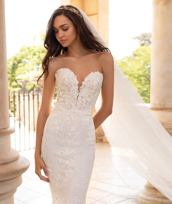 Ermin by Pronovias front closeup