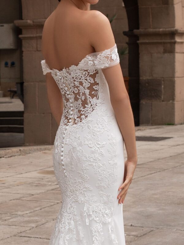 Syrinx by Pronovias back closeup