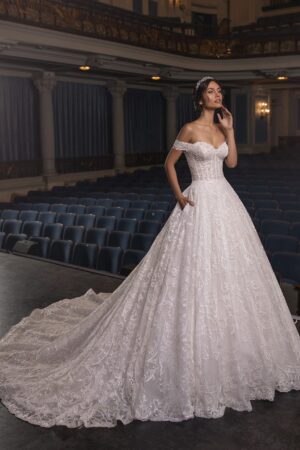 Temple by Pronovias front view