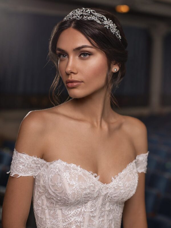 Temple by Pronovias neckline