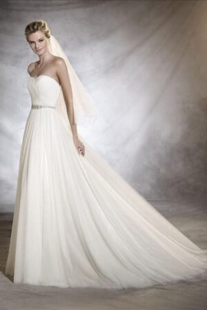 Omara by Pronovias