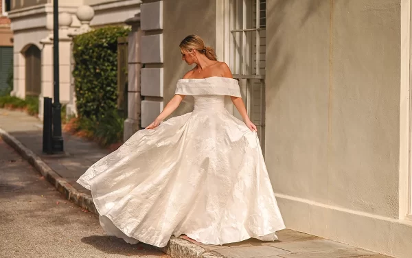 picture of wedding dress D3971