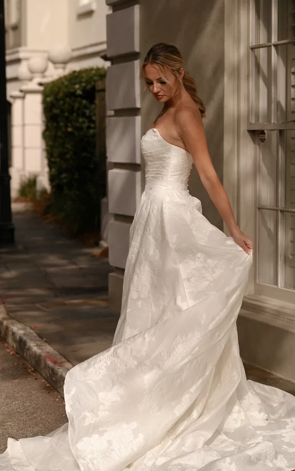 picture of ballgown wedding dress D3971