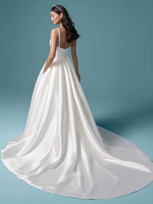 picture of back of selena wedding dress
