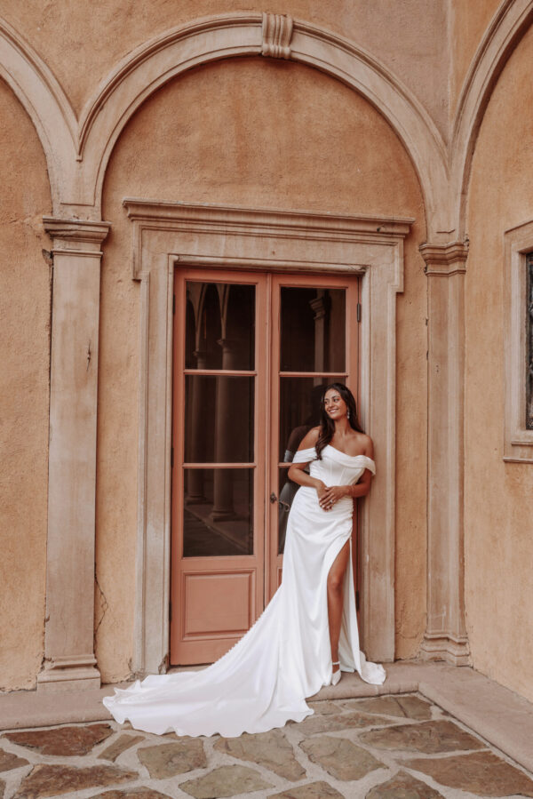 Picture of D4093 simple wedding dress with slit