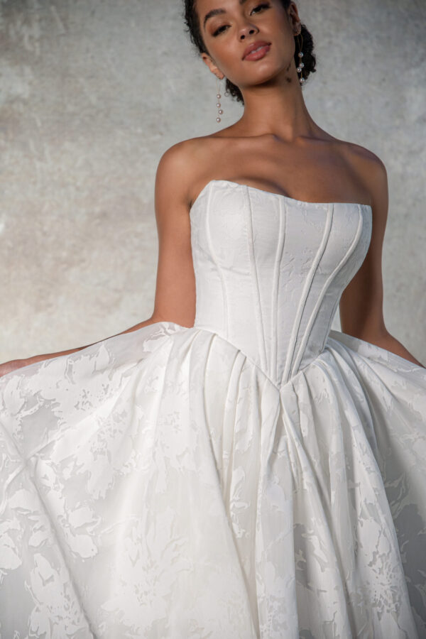 Picture of D4158 strapless wedding dress