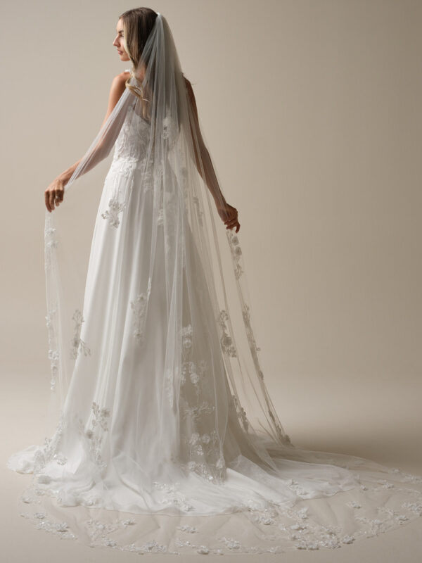 picture of back of hunter dress with 3d flower veil